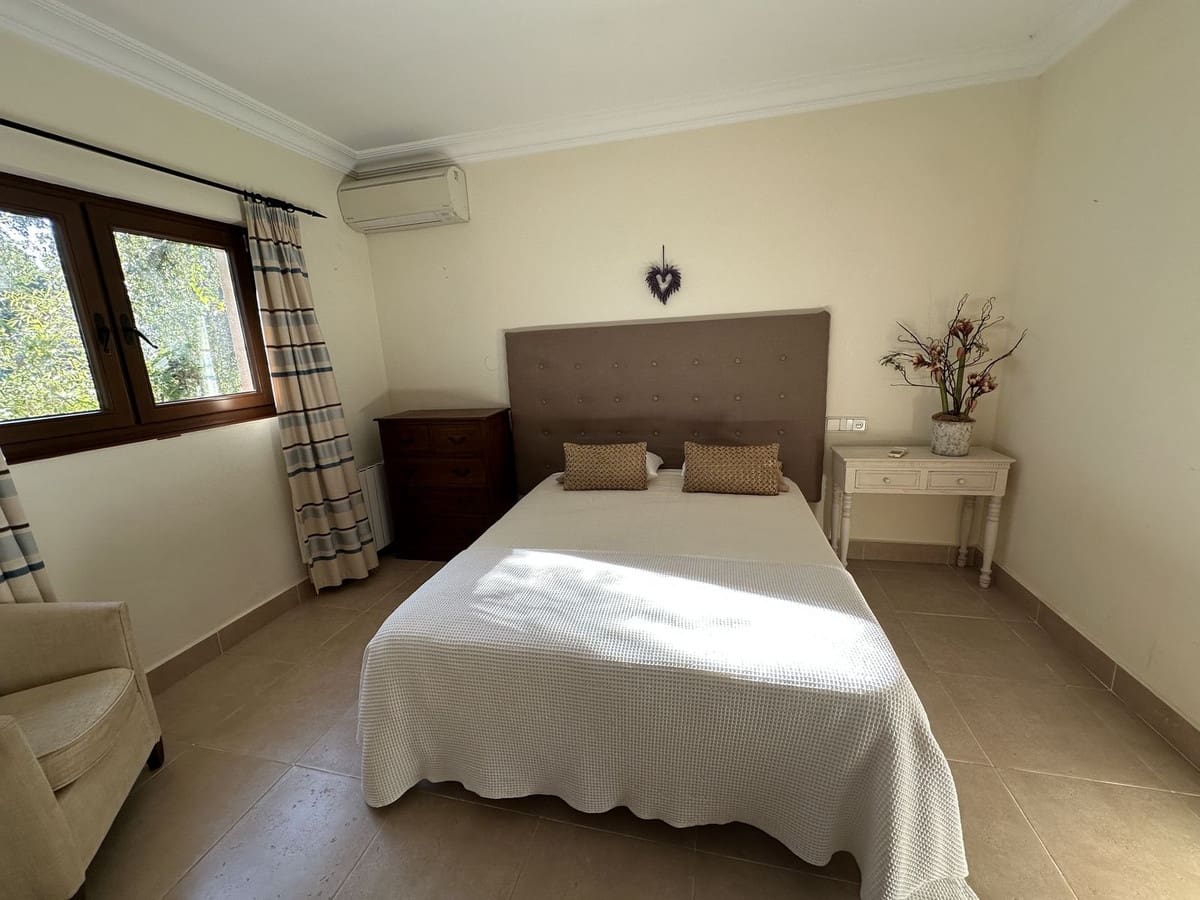 6 bedroom Villa for sale in Sotogrande - € 2,250,000 (Ref: 8742767)