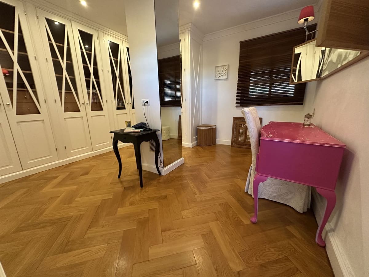 6 bedroom Villa for sale in Sotogrande - € 2,250,000 (Ref: 8742767)