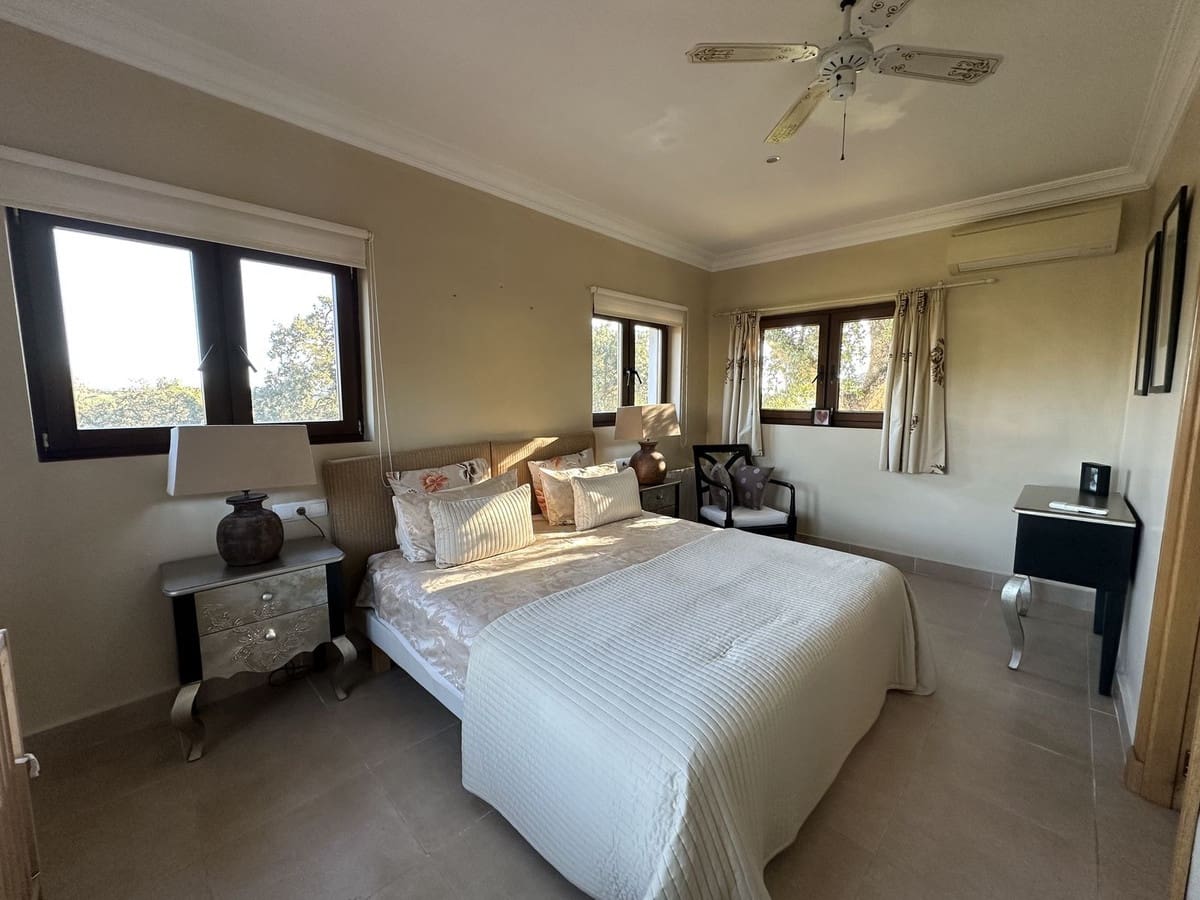 6 bedroom Villa for sale in Sotogrande - € 2,250,000 (Ref: 8742767)