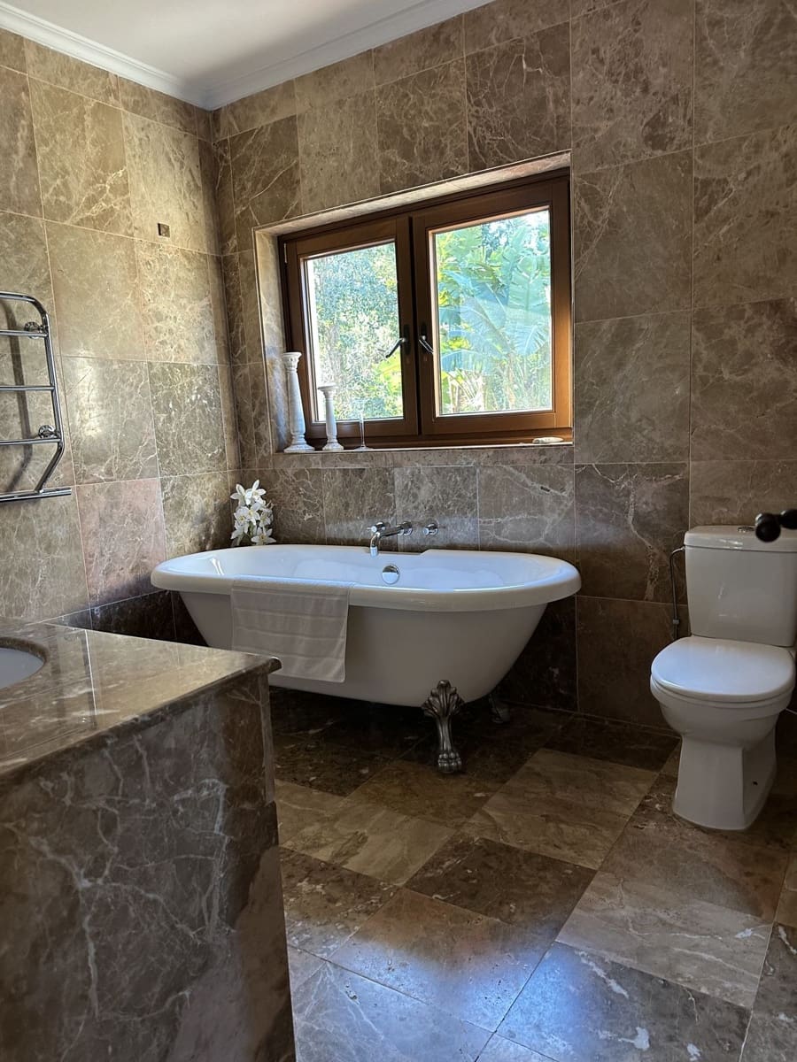 6 bedroom Villa for sale in Sotogrande - € 2,250,000 (Ref: 8742767)