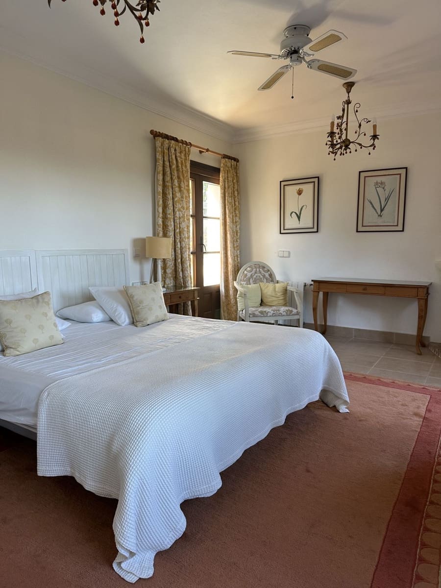 6 bedroom Villa for sale in Sotogrande - € 2,250,000 (Ref: 8742767)