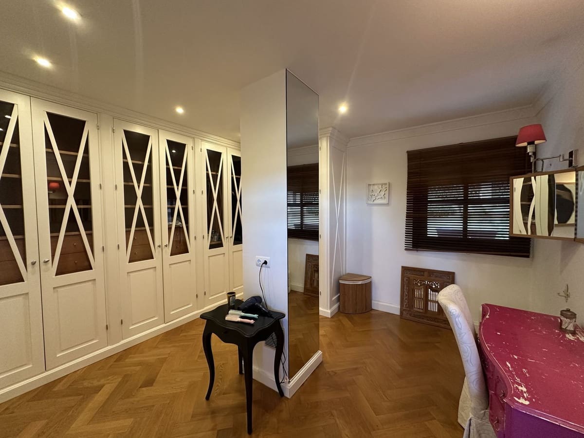 6 bedroom Villa for sale in Sotogrande - € 2,250,000 (Ref: 8742767)