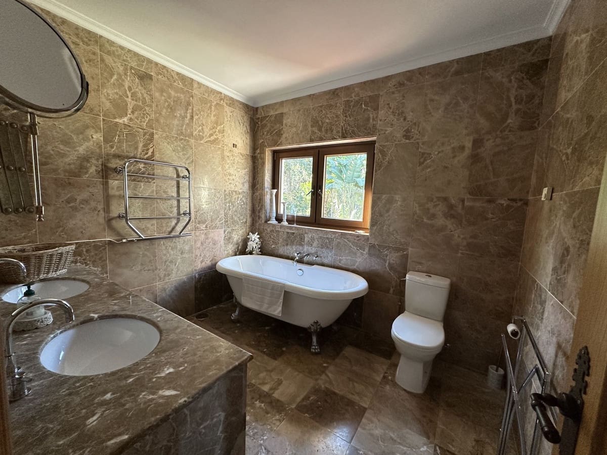 6 bedroom Villa for sale in Sotogrande - € 2,250,000 (Ref: 8742767)