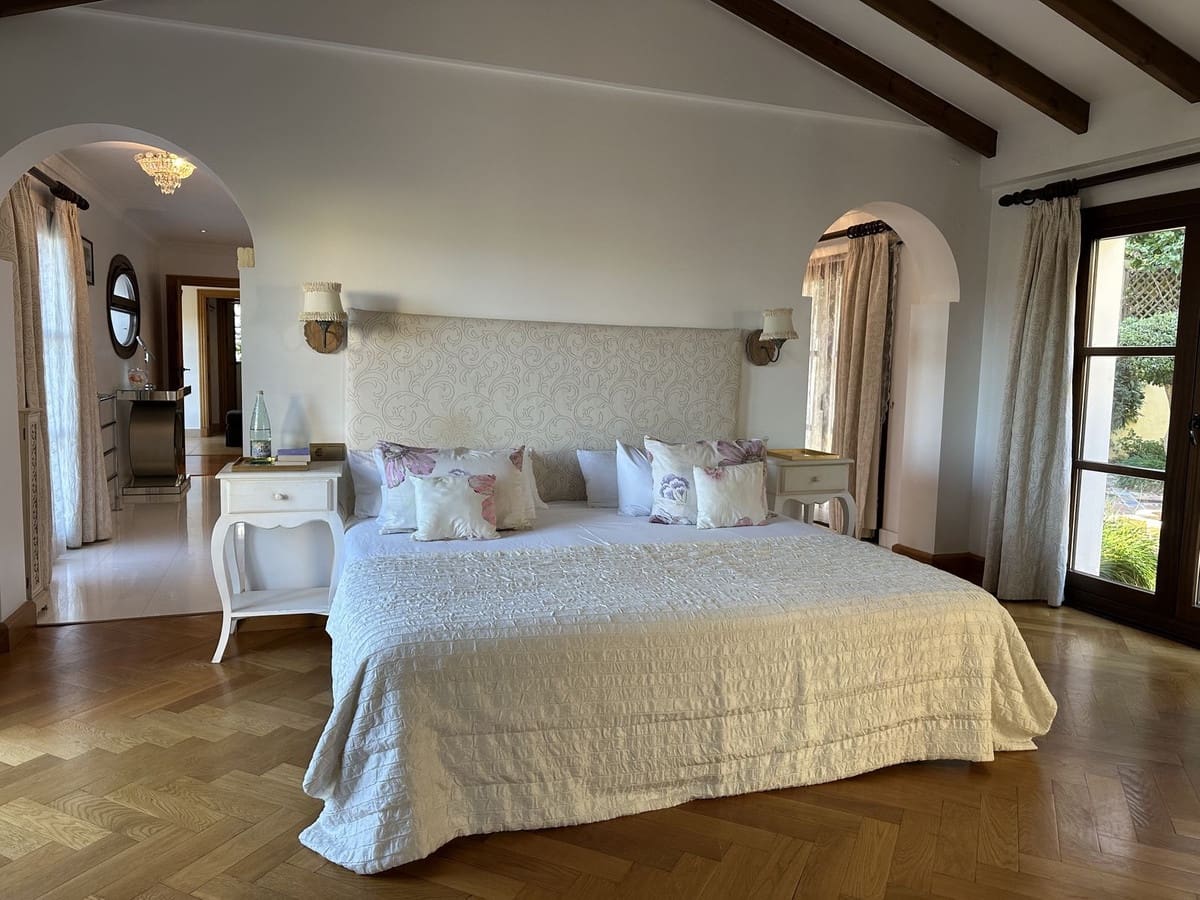 6 bedroom Villa for sale in Sotogrande - € 2,250,000 (Ref: 8742767)