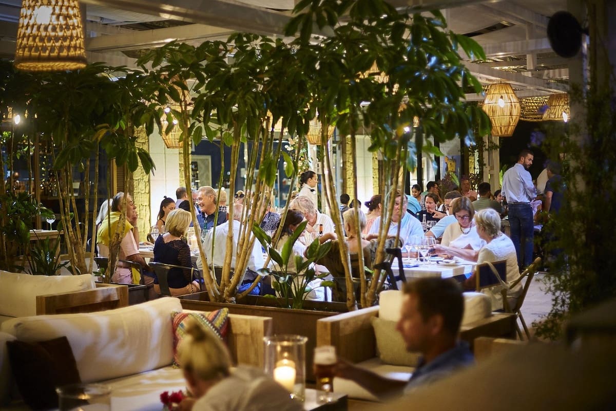 Commercial for sale in Sotogrande - € 450,000 (Ref: 8887019)