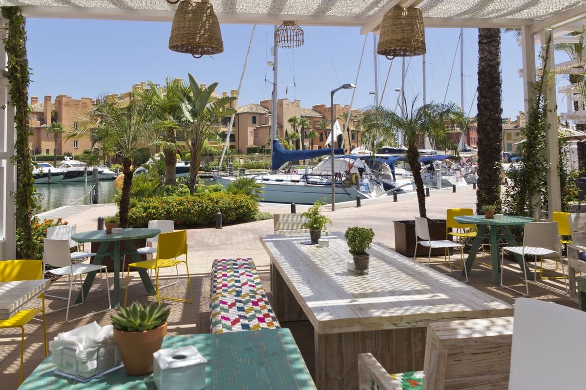 Commercial for sale in Sotogrande - € 450,000 (Ref: 8887019)