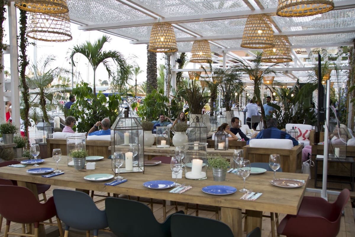 Commercial for sale in Sotogrande - € 450,000 (Ref: 8887019)