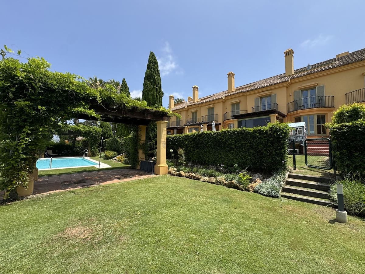 3 soveværelse Byhus til salg i Sotogrande - € 850.000 (Ref: 9076660)