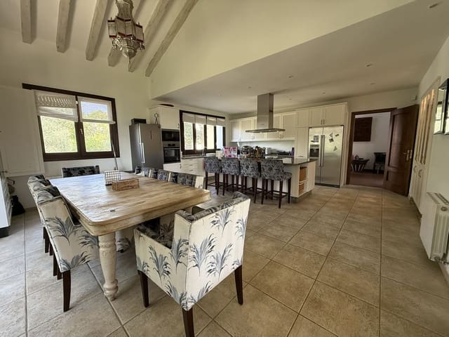 5 bedroom Villa for sale in Sotogrande Alto, San Roque with pool - € 2,290,000 (Ref: 9148135)