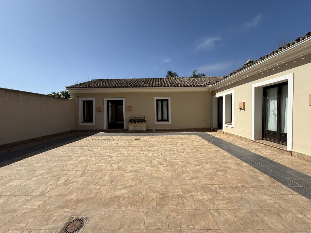 5 soverom Villa til salgs i Sotogrande med svømmebasseng - € 2 290 000 (Ref: 9148135)