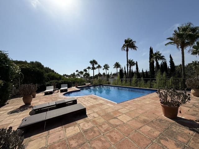 5 bedroom Villa for sale in Sotogrande Alto, San Roque with pool - € 2,290,000 (Ref: 9148135)