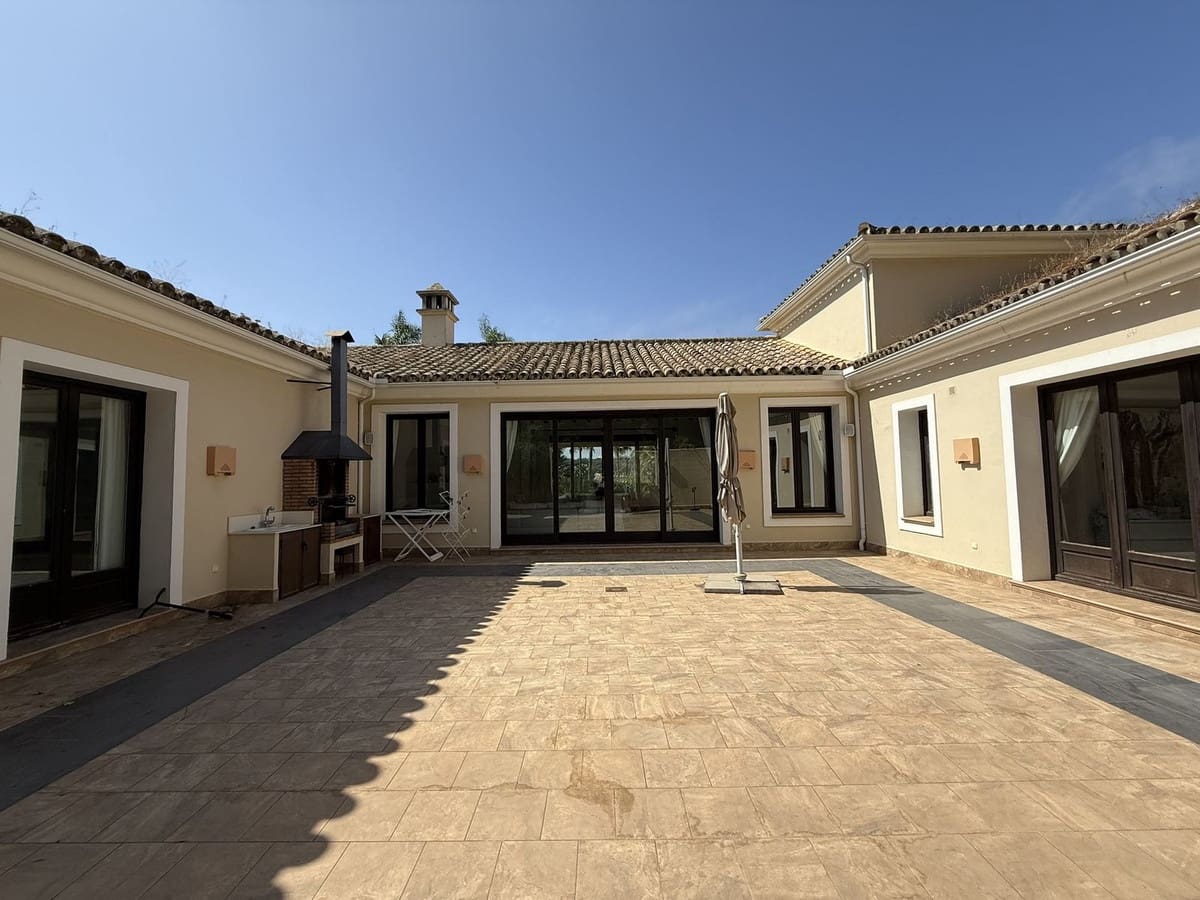 5 slaapkamer Villa te koop in Sotogrande met zwembad - € 2.290.000 (Ref: 9148135)