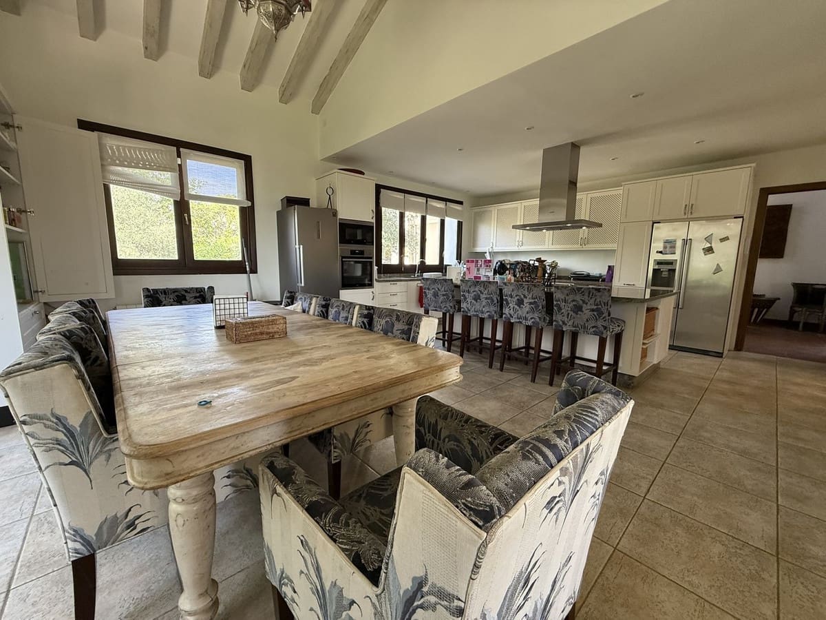 5 slaapkamer Villa te koop in Sotogrande met zwembad - € 2.290.000 (Ref: 9148135)