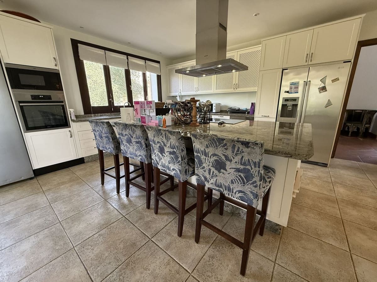 5 slaapkamer Villa te koop in Sotogrande met zwembad - € 2.290.000 (Ref: 9148135)