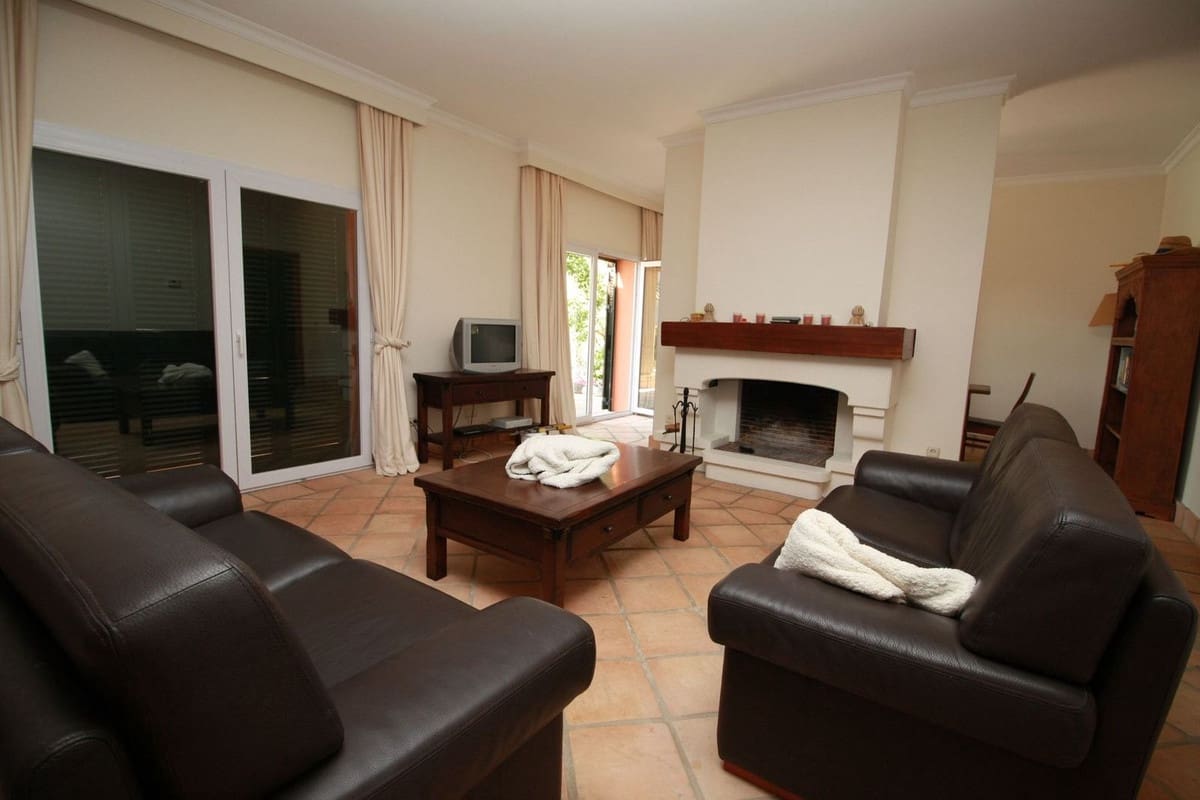 4 soverom Villa til salgs i Sotogrande med svømmebasseng - € 1 200 000 (Ref: 9207750)