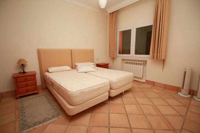 4 slaapkamer Villa te koop in Sotogrande Alto, San Roque met zwembad - € 1.200.000 (Ref: 9207750)