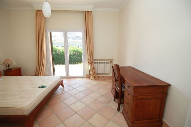 4 slaapkamer Villa te koop in Sotogrande Alto, San Roque met zwembad - € 1.200.000 (Ref: 9207750)