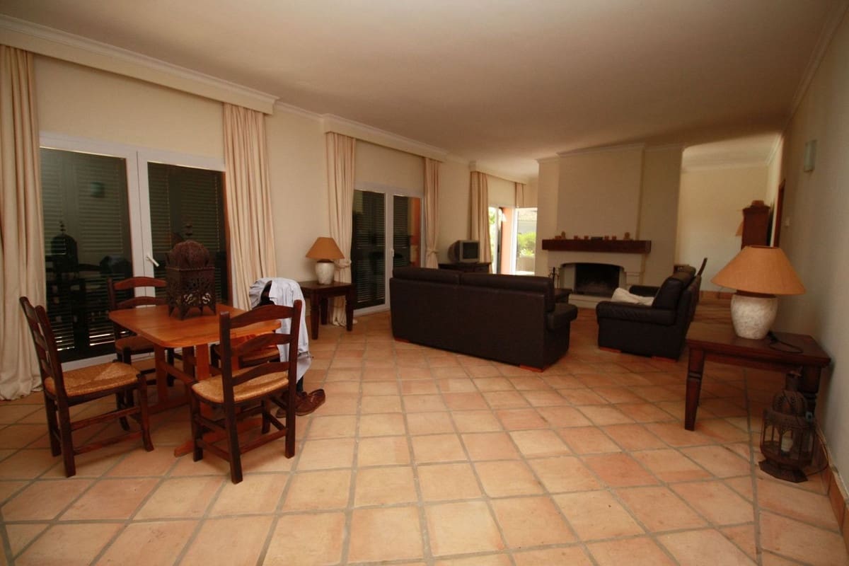 4 soverom Villa til salgs i Sotogrande med svømmebasseng - € 1 200 000 (Ref: 9207750)