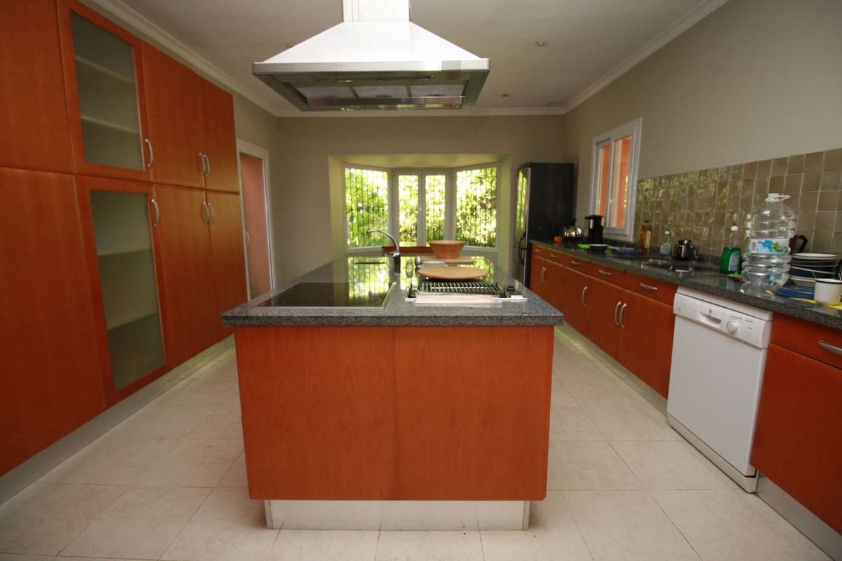 4 soverom Villa til salgs i Sotogrande med svømmebasseng - € 1 200 000 (Ref: 9207750)