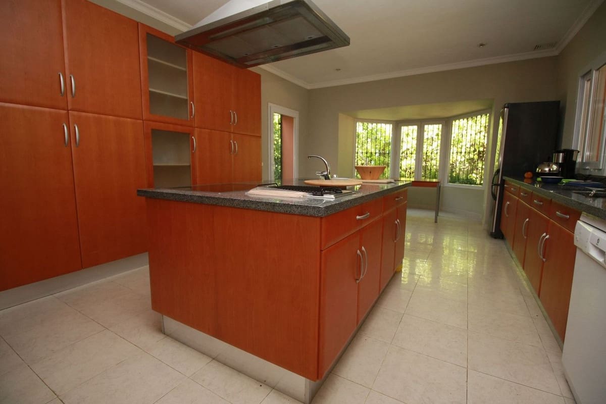 4 soverom Villa til salgs i Sotogrande med svømmebasseng - € 1 200 000 (Ref: 9207750)