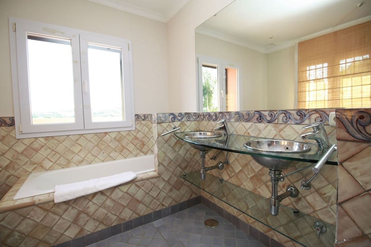 4 soverom Villa til salgs i Sotogrande med svømmebasseng - € 1 200 000 (Ref: 9207750)