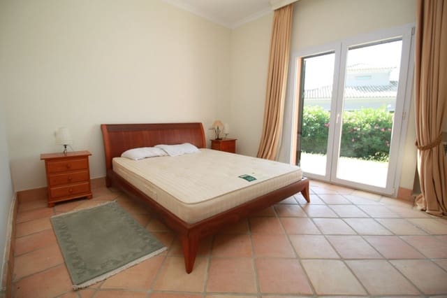 4 slaapkamer Villa te koop in Sotogrande Alto, San Roque met zwembad - € 1.200.000 (Ref: 9207750)