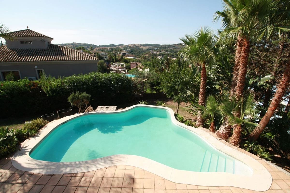 4 soverom Villa til salgs i Sotogrande med svømmebasseng - € 1 200 000 (Ref: 9207750)