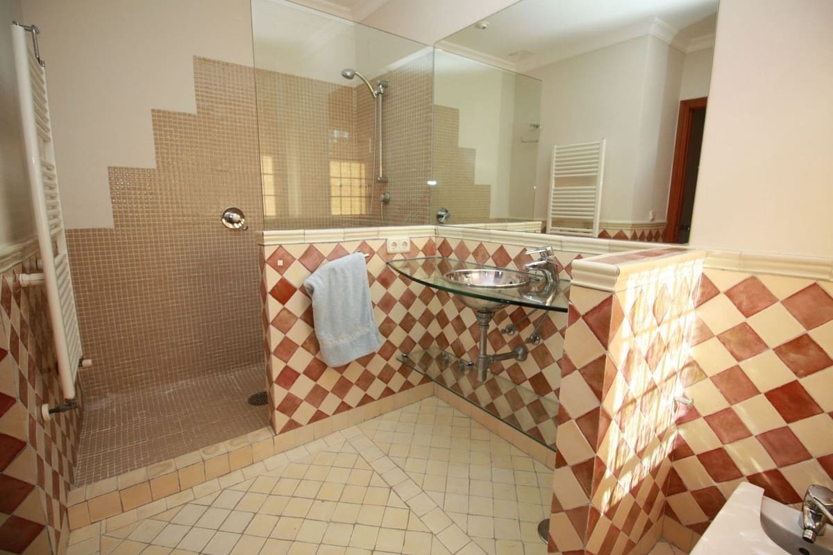 4 soverom Villa til salgs i Sotogrande med svømmebasseng - € 1 200 000 (Ref: 9207750)