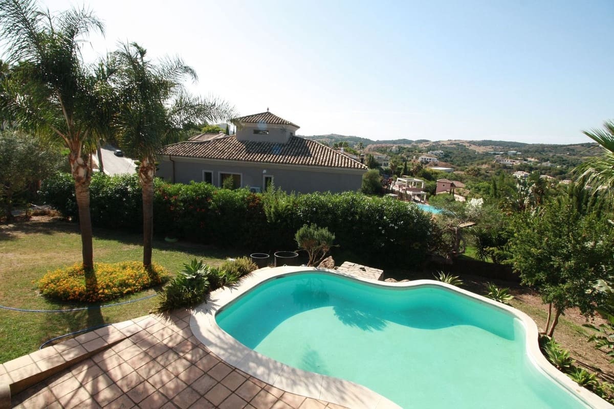 4 soverom Villa til salgs i Sotogrande med svømmebasseng - € 1 200 000 (Ref: 9207750)