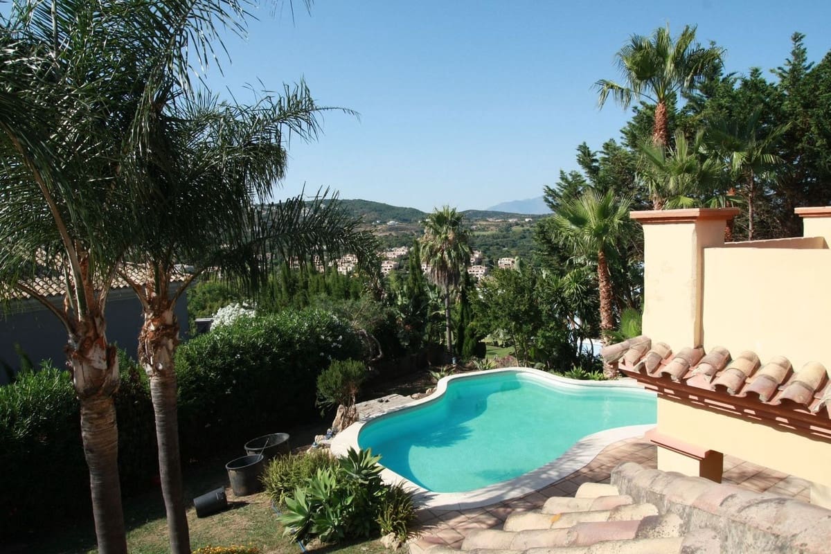 4 soverom Villa til salgs i Sotogrande med svømmebasseng - € 1 200 000 (Ref: 9207750)