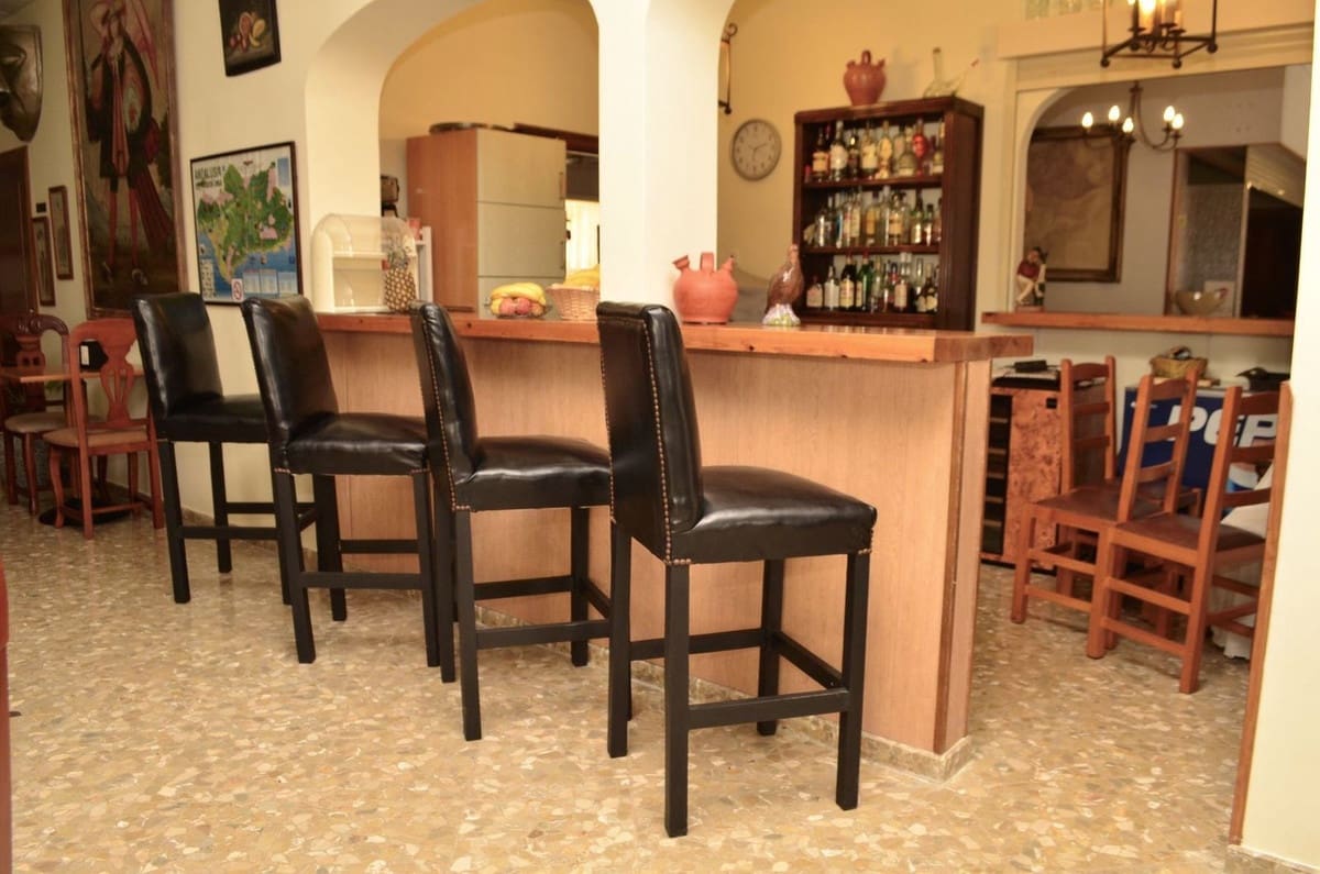 22 bedroom Hotel for sale in Pueblo Nuevo de Guadiaro - € 1,290,000 (Ref: 9377983)