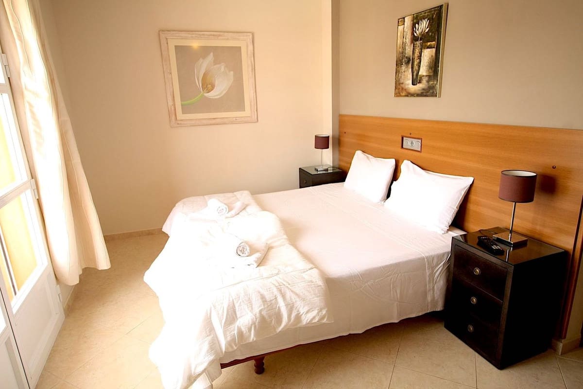 22 bedroom Hotel for sale in Pueblo Nuevo de Guadiaro - € 1,290,000 (Ref: 9377983)