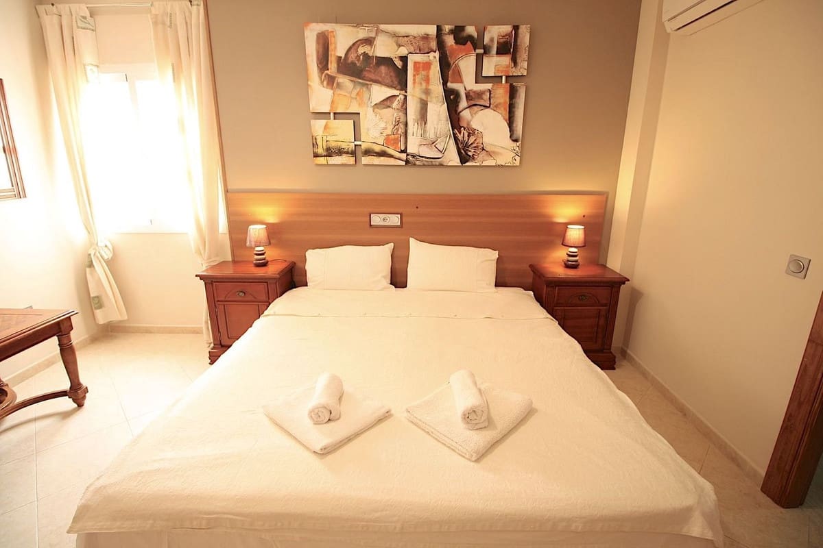 22 bedroom Hotel for sale in Pueblo Nuevo de Guadiaro - € 1,290,000 (Ref: 9377983)