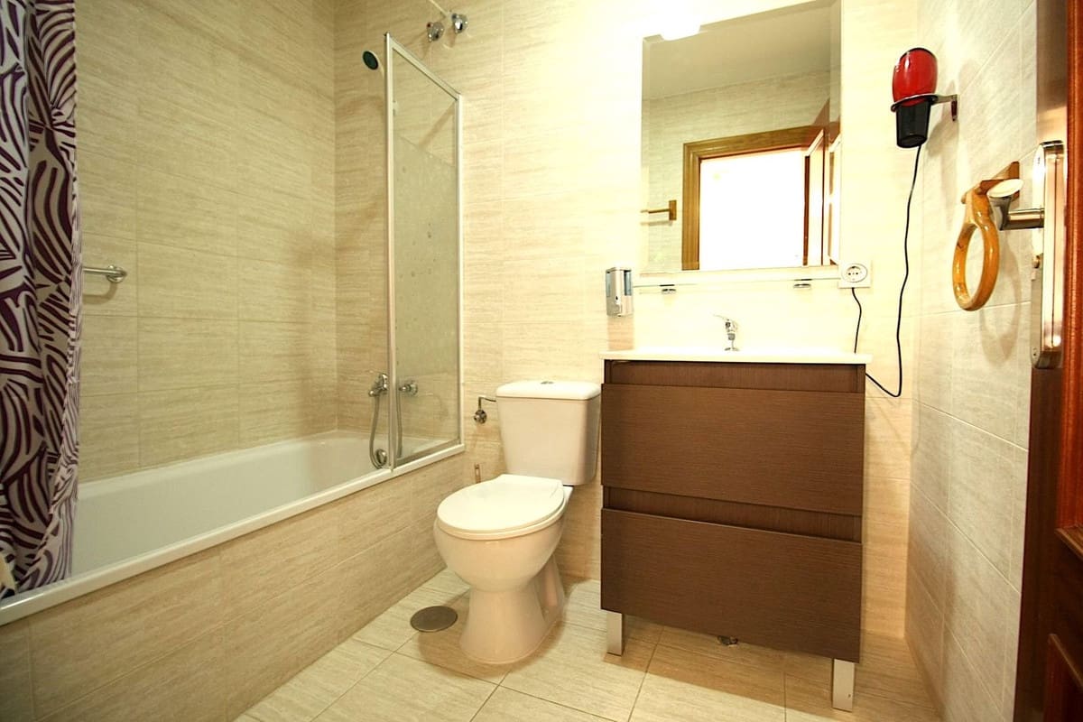 22 bedroom Hotel for sale in Pueblo Nuevo de Guadiaro - € 1,290,000 (Ref: 9377983)