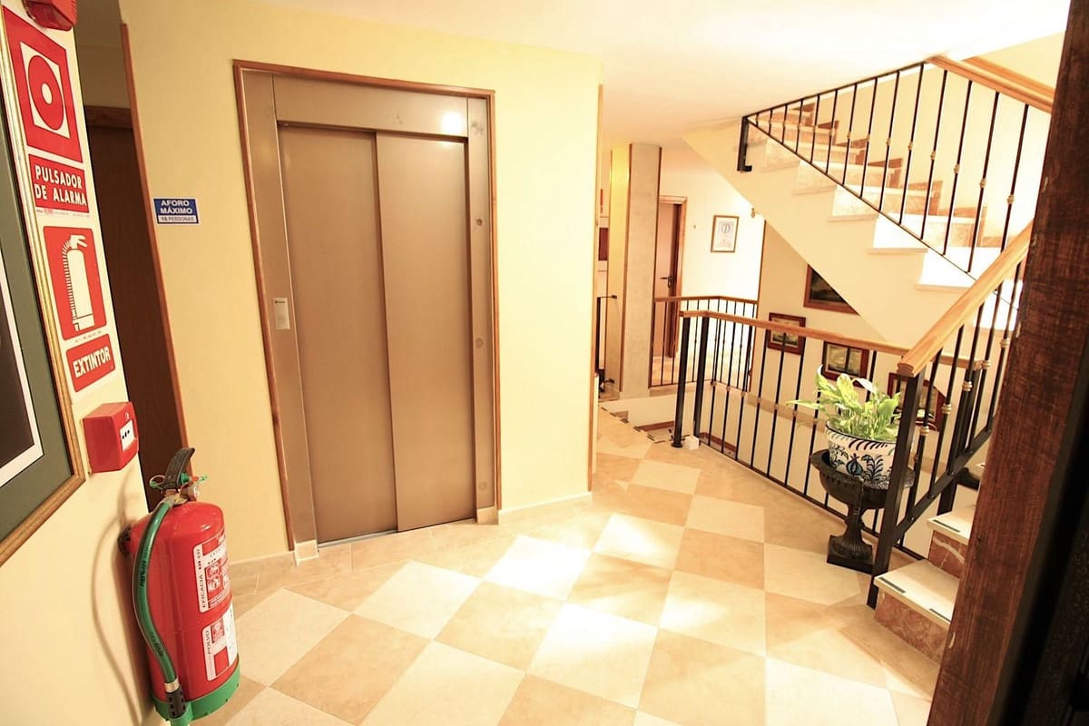 22 bedroom Hotel for sale in Pueblo Nuevo de Guadiaro - € 1,290,000 (Ref: 9377983)