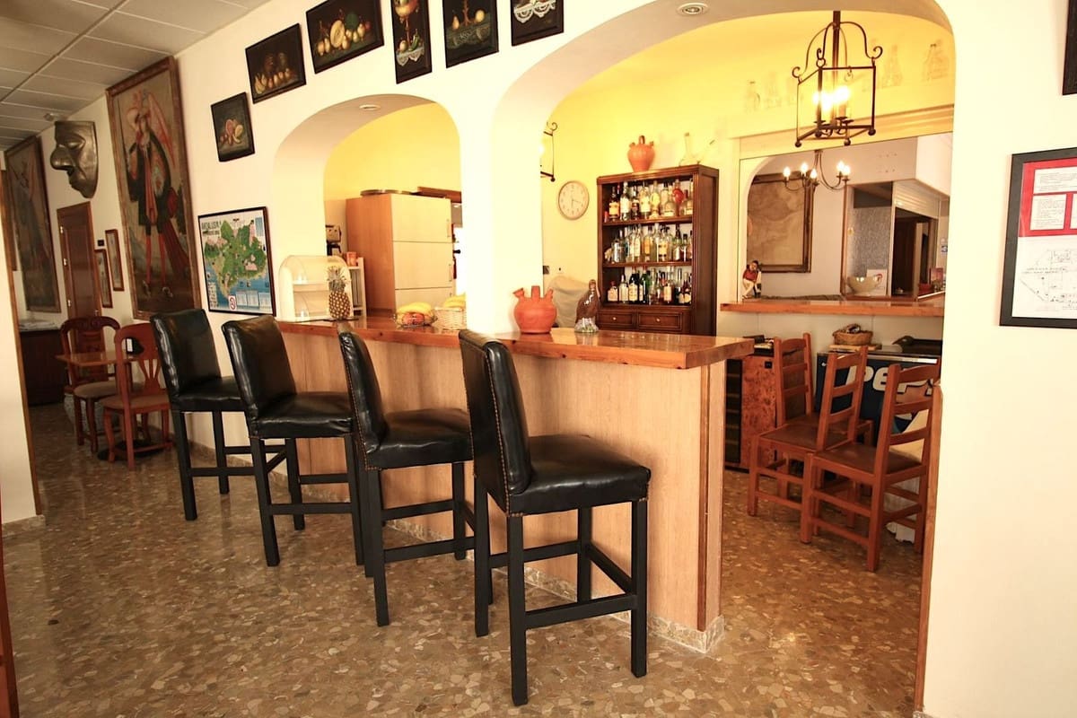 22 bedroom Hotel for sale in Pueblo Nuevo de Guadiaro - € 1,290,000 (Ref: 9377983)