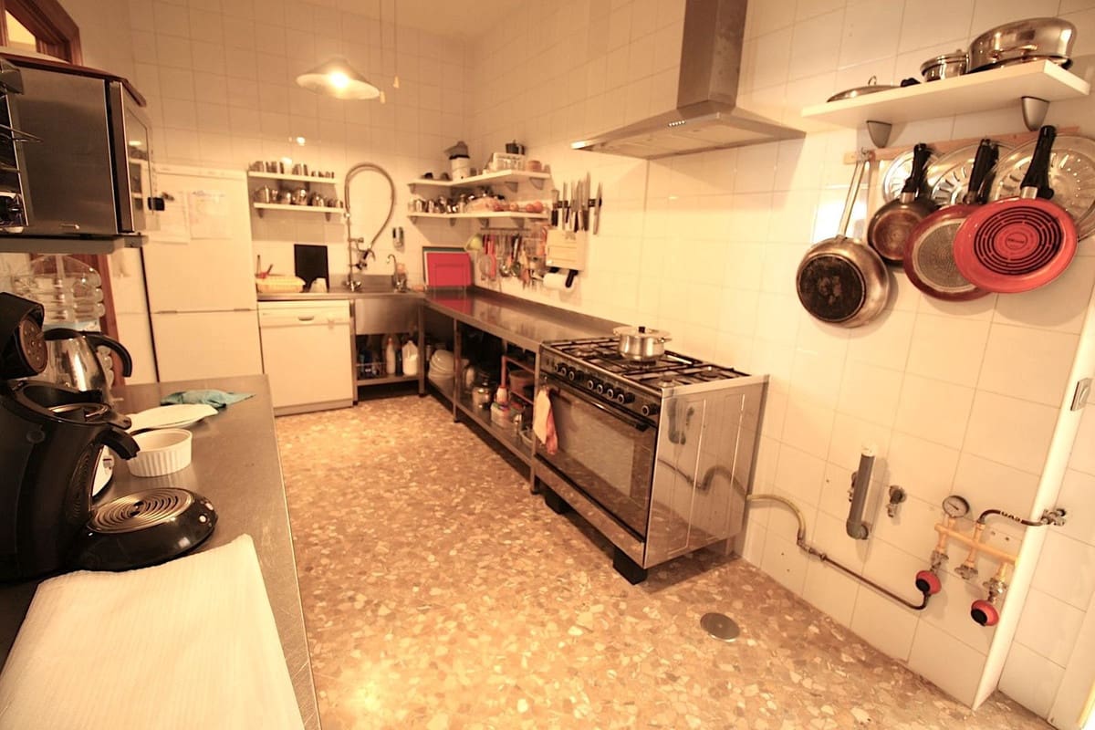 22 bedroom Hotel for sale in Pueblo Nuevo de Guadiaro - € 1,290,000 (Ref: 9377983)