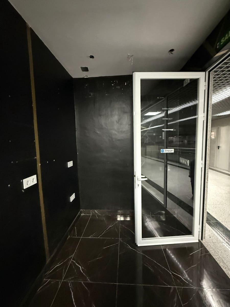 Entreprise à louer à Sotogrande - 520 € (Ref: 9491672)