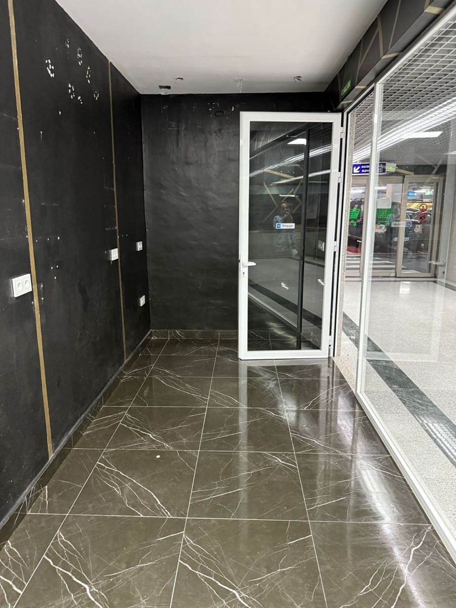 Entreprise à louer à Sotogrande - 520 € (Ref: 9491672)