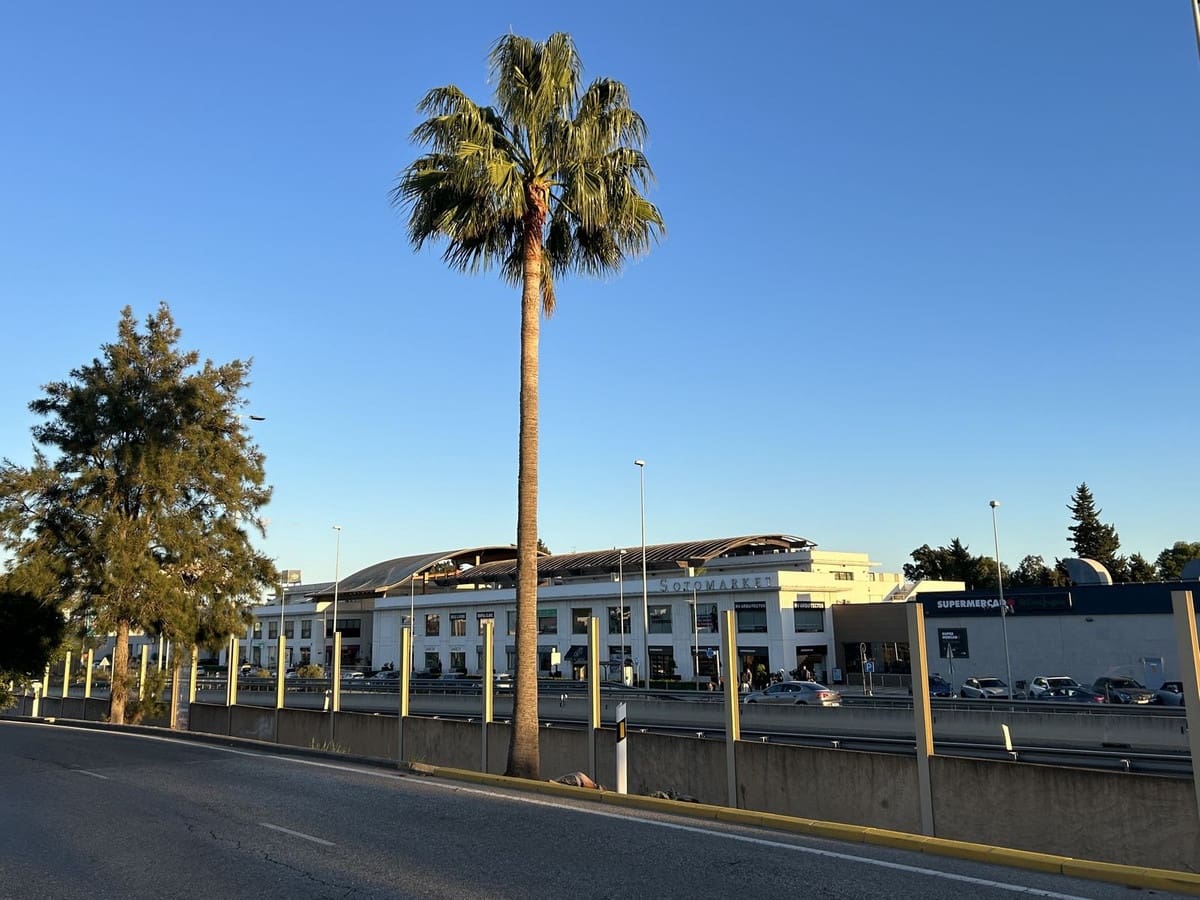 Entreprise à louer à Sotogrande - 520 € (Ref: 9491672)