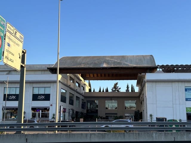Empresa para arrendar em Sotogrande Costa, San Roque - 520 € (Ref: 9491672)
