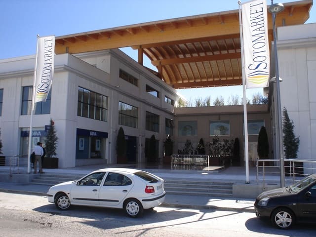 Empresa para arrendar em Sotogrande Costa, San Roque - 520 € (Ref: 9491672)