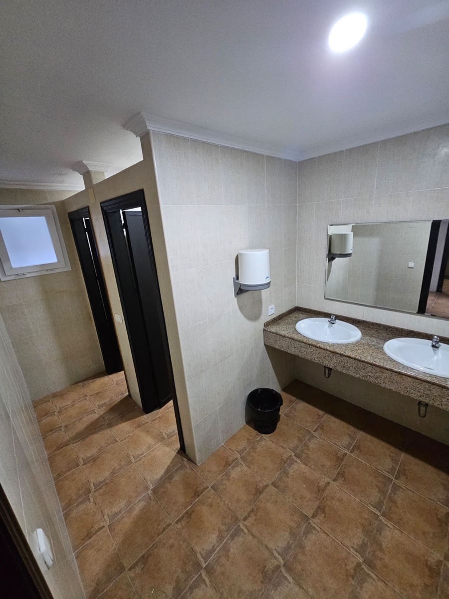 Kommersiell til salgs i San Roque - € 250 000 (Ref: 9535274)