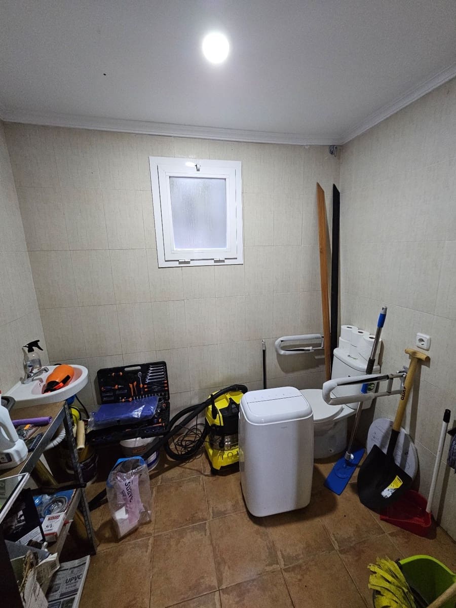 Kommersiell til salgs i San Roque - € 250 000 (Ref: 9535274)