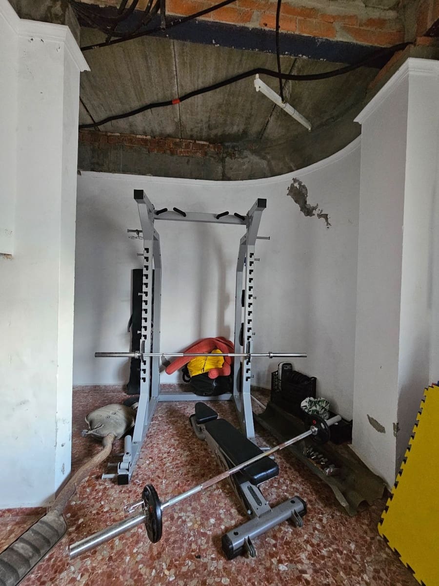 Kommersiell til salgs i San Roque - € 250 000 (Ref: 9535274)