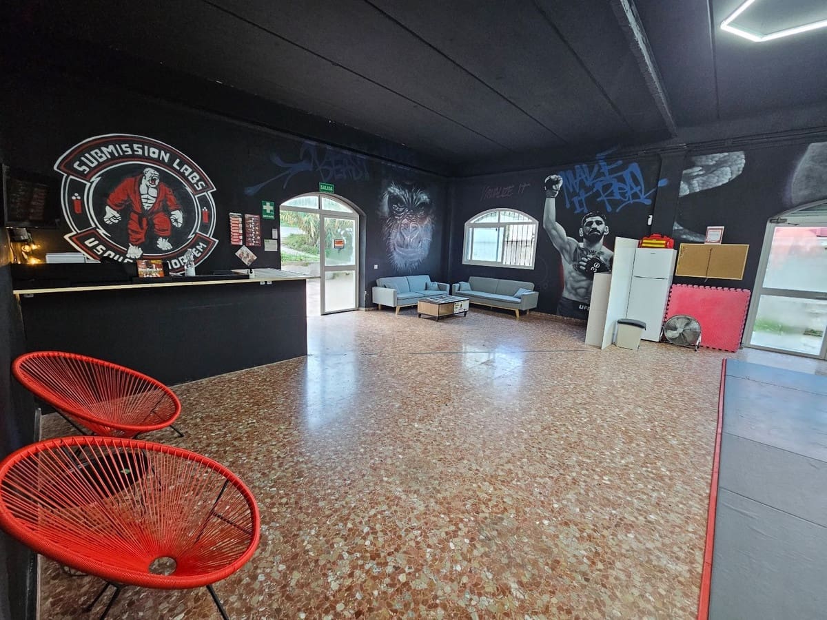 Kommersiell til salgs i San Roque - € 250 000 (Ref: 9535274)