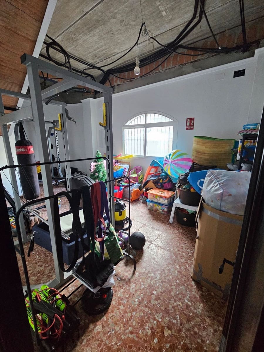 Kommersiell til salgs i San Roque - € 250 000 (Ref: 9535274)