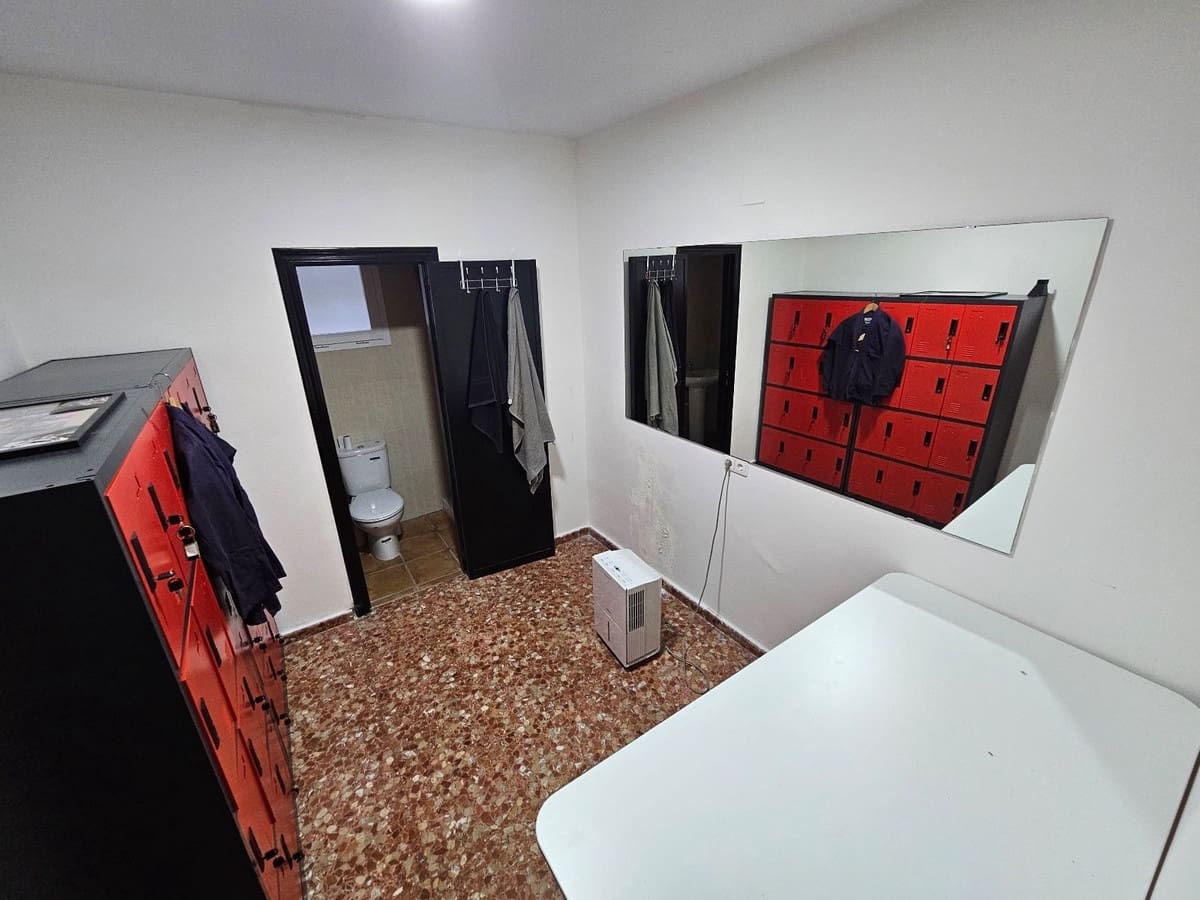 Commercial for rent in San Roque - € 1,500 (Ref: 9542341)