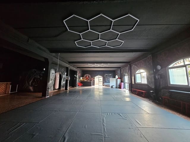 Commercieel te huur in San Roque - € 1.500 (Ref: 9542341)