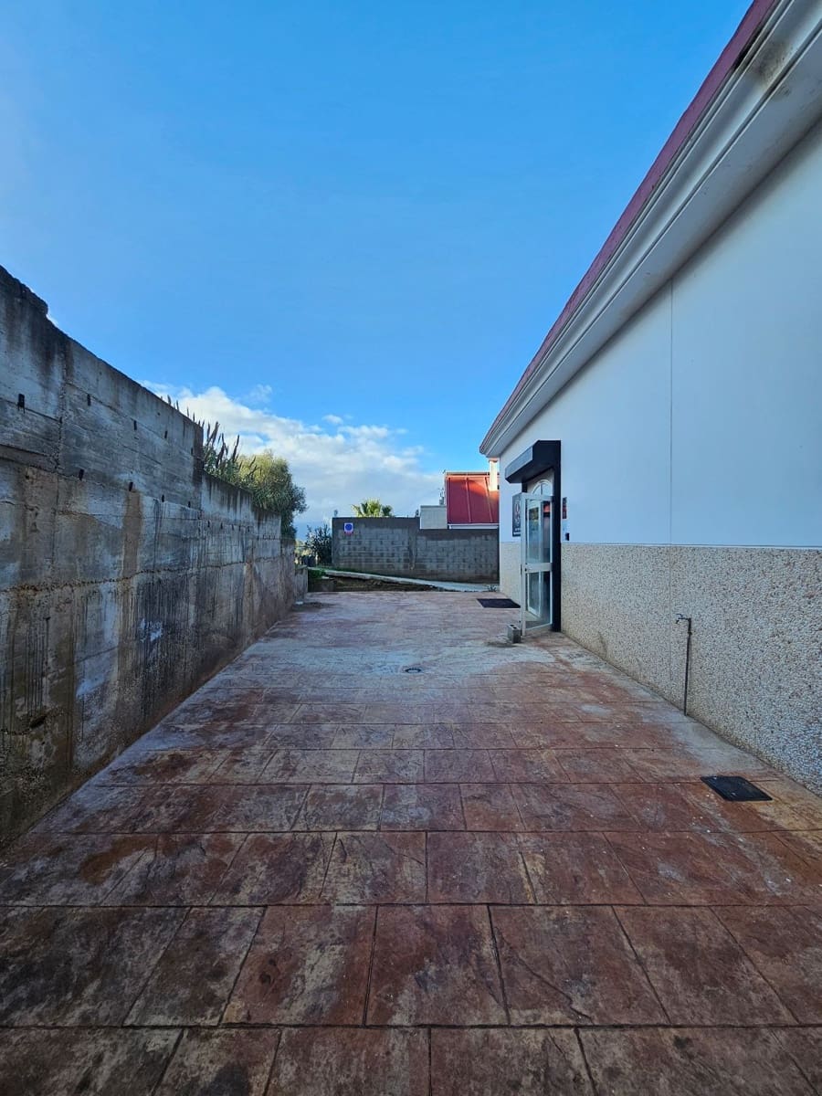 Commercial for rent in San Roque - € 1,500 (Ref: 9542341)